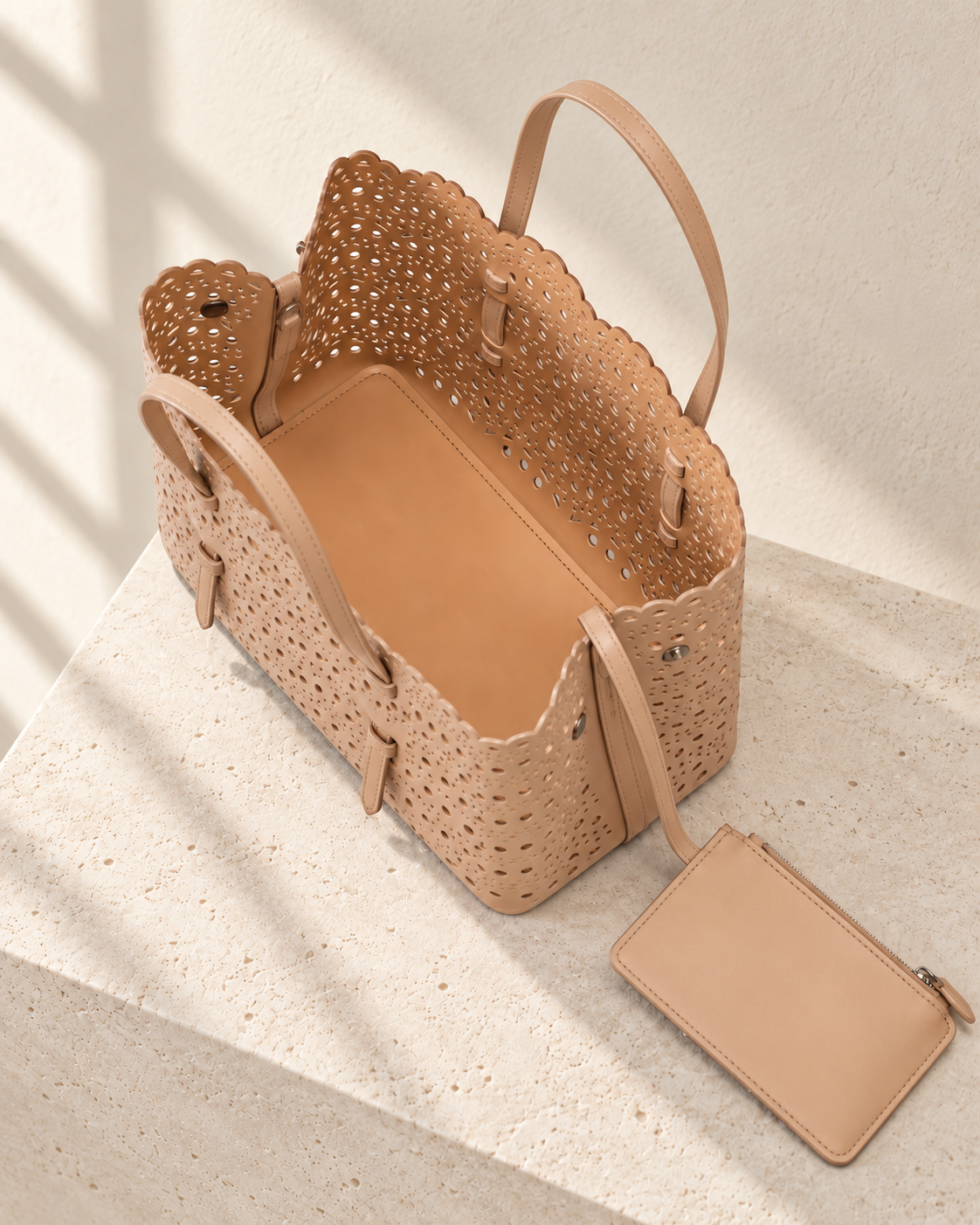 Azahar Arena, crossbody de cuero calado de Peregrina - vista adicional 7