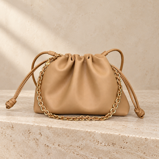 Charlotte Camel, cartera de cuero camel de Peregrina Atelier