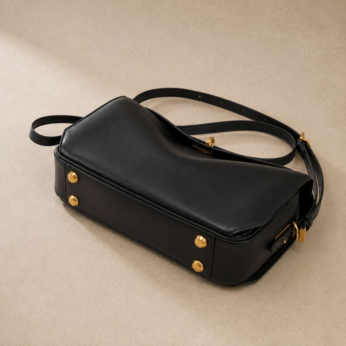 Elisa Negro, crossbody de cuero de Peregrina - vista adicional 5