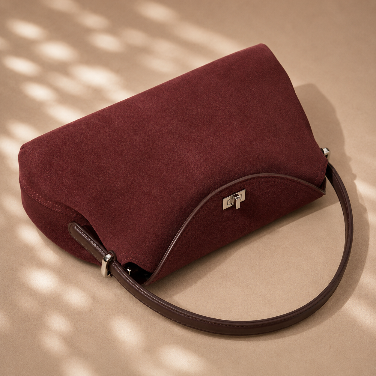 Cartera Duna Brique detalle interior y correa larga - Peregrina Atelier